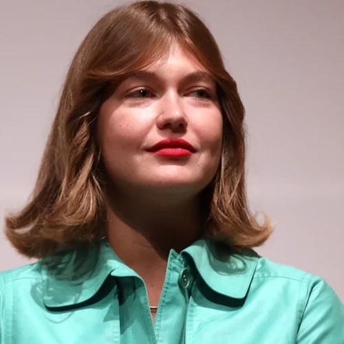 Η Κλέλια Ανδριολάτου μάς εύχεται "καλά Χριστούγεννα" με το μαγιό