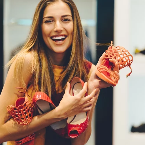 Ποια παπούτσια ταιριάζουν με τα καλοκαιρινά σορτς σας