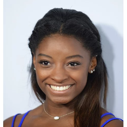 Η Simone Biles έκανε την πρώτη της εμφάνιση στο Met Gala με ένα φόρεμα που ζύγιζε 40 κιλά