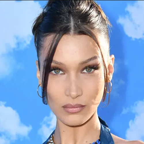 Bella Hadid | Η denim εμφάνιση με άρωμα old Hollywood