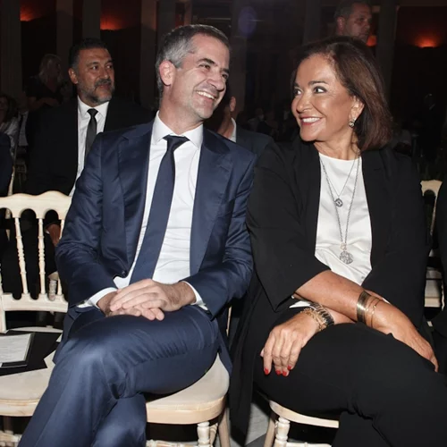 Μικρό γλυκό αγόρι στην αγκαλιά της μητέρας του, Ντόρας Μπακογιάννη | Η τρυφερή ανάρτηση για τον Κώστα Μπακογιάννη