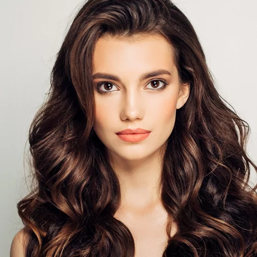 Τα πιο κολακευτικά κουρέματα για σγουρά μαλλιά