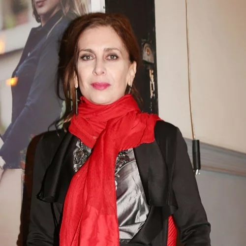 Η Κατερίνα Διδασκάλου δείχνει τον πιο chic τρόπο για να φορέσεις έντονα χρώματα σε κάθε ηλικία