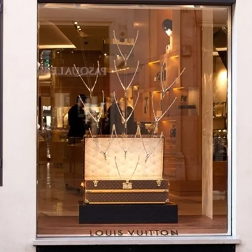 Το θρυλικό μπαούλο της Louis Vuitton μεταμορφώνεται και πάλι- η ιστορία του είναι συναρπαστική
