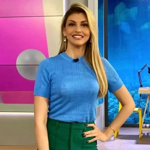 Η Άννα Ζηρδέλη φόρεσε τα πιο άνετα ψηλοτάκουνα παπούτσια για βραδινή έξοδο