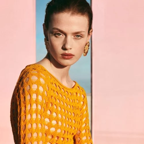 5 crochet φορέματα με έκπτωση από τη Mango που θα σε αναδείξουν ως την πιο καλοντυμένη στην παραλία