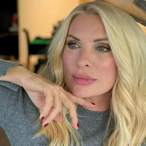 Η Ελένη Μενεγάκη μέσα στο τεράστιο σπίτι της | Η νέα φωτογραφία από το εσωτερικό του