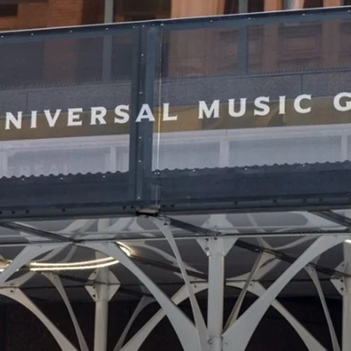 FT | Universal και Warner βρίσκονται κοντά στην επίτευξη συμφωνιών για την τεχνητή νοημοσύνη