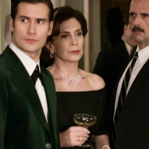 "Έγινε τεράστιος ντόρος με τις "Άγριες Μέλισσες" αλλά εντάξει... Δεν έπαυε να είναι μία καθημερινή σαπουνόπερα"