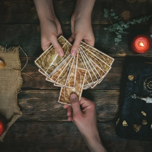 Επίθεση με βιτριόλι | Αυτή είναι η χαρτορίχτρα που επηρέαζε την Κακαράντζουλα - Είχε καταδικαστεί για απάτη