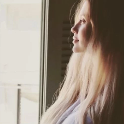 Κωνσταντίνα Κομμάτα | Ποζάρει με φουσκωμένη κοιλίτσα λίγο πριν γεννήσει