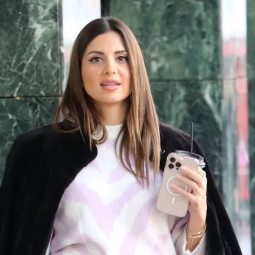 Σταματίνα Τσιμτσιλή | Ανοίγει το καμαρίνι της- Η (όμορφη) λεπτομέρεια που παρατήρησαμε