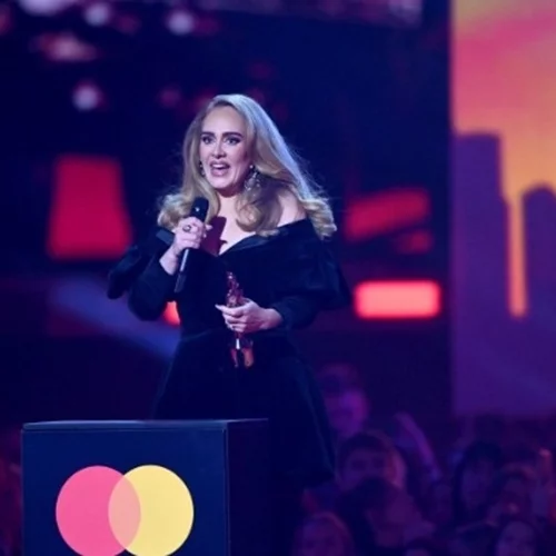 Αναβάλλονται τα σόου "Weekends with Adele" στο Las Vegas