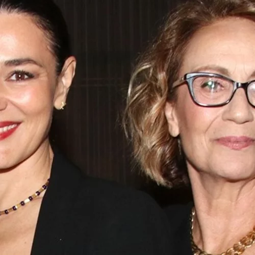 Το παθιασμένο φιλί της Μαρίας Ναυπλιώτου επί σκηνής στη Θέμιδα Μπαζάκα