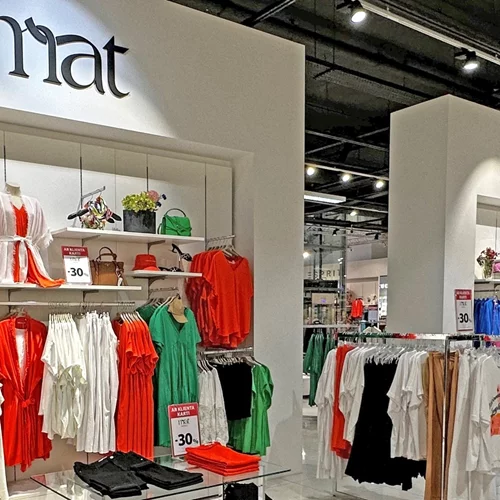mat fashion | O εορτασμός της αλλαγής της εταιρικής εικόνας του brand στο πετυχημένο κατάστημα στη Λετονία