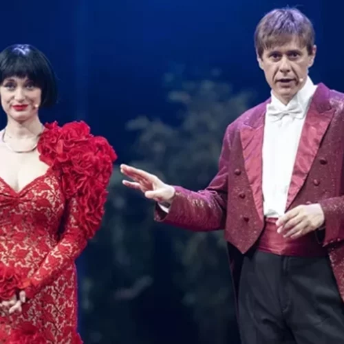 "Άτλας της δεκαετίας του 2000" | Νέες φωτογραφίες και μια ενδιαφέρουσα συζήτηση για την παράσταση του Παντελή Φλατσούση