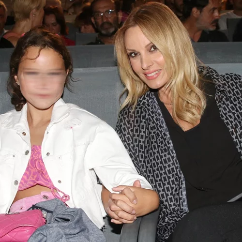 Από ξανθιά πριγκιπισσούλα σε δυναμική έφηβη | Η Ηλέκτρα Λύρα είναι το πιο κουλ κορίτσι εκεί έξω