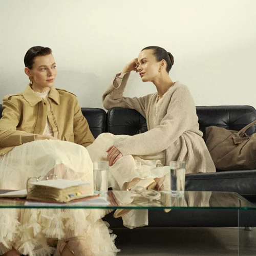 Sisterhood Stories | Η συλλογή της Answear.LAB υμνεί τις σύγχρονες γυναίκες που όταν είναι μαζί πετυχαίνουν περισσότερα