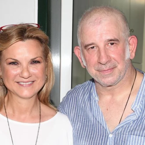 Ελπίδα Νίνου | Χαμογελαστή στην πρώτη δημόσια εμφάνισή της λίγο πριν το Εφετείο