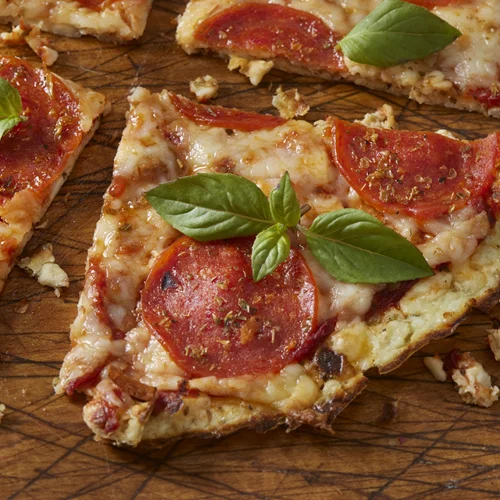 Η "ψευτοπίτσα" του Άκη Πετρετζίκη | Η viral συνταγή για το πιο εύκολο βραδινό που μπορείς να φτιάξεις στο σπίτι