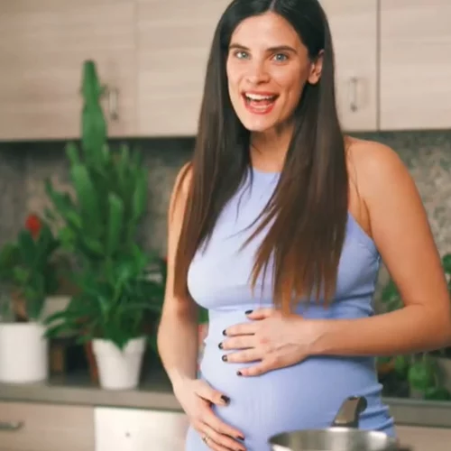 Χριστίνα Μπόμπα | Μαγειρεύει με πιο φουσκωμένη κοιλίτσα από ποτέ (vid)