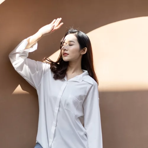 5 λεπτόρρευστα αντηλιακά προσώπου που απορροφώνται σε 1'' από την επιδερμίδα