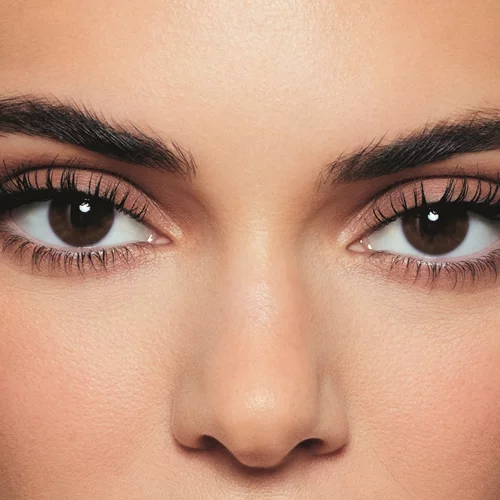 Η mascara που χαρίζει βλεφαρίδες σαν ψεύτικες, με ένα μόνο πέρασμα