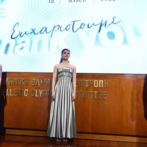 Η Μαίρη Κατράντζου σχεδίασε τις νέες ενδυμασίες των Τελετών της Ολυμπιακής Φλόγας