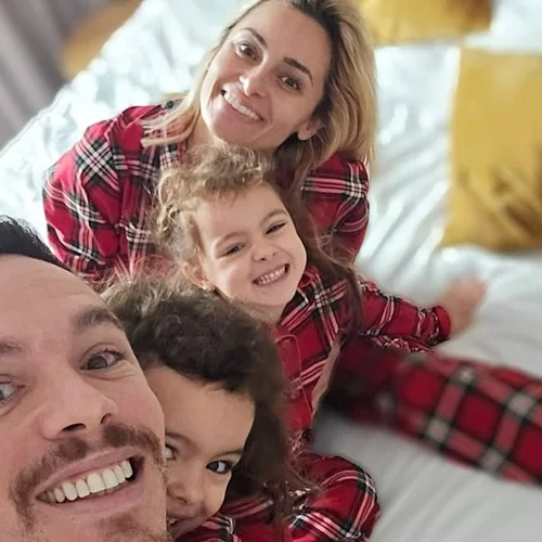 "Τα μικρά μου δελφίνια" | Οι κόρες του Λευτέρη Πετρούνια στην πισίνα είναι ό,τι πιο γλυκό θα δεις σήμερα