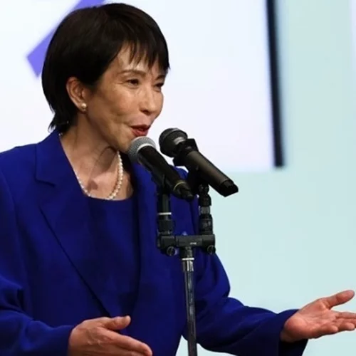 Η Σανάε Τακαΐτσι ψηφίσθηκε από την κάτω Bουλή ως η πρώτη γυναίκα πρωθυπουργός της Ιαπωνίας