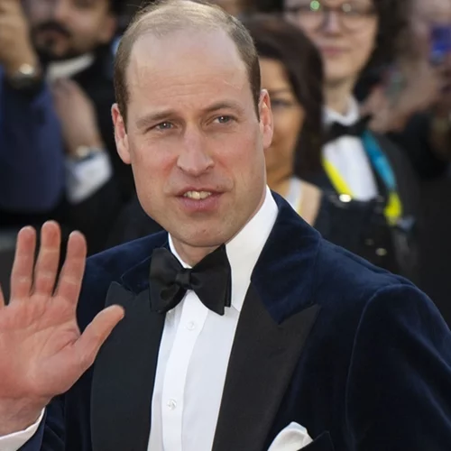 Πρίγκιπας William | Έσπασε το πρωτόκολλο με το αξύριστο look του