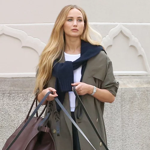 Χακί καμπαρντίνα | Πώς να συνδυάσεις το πιο hot πανωφόρι της σεζόν