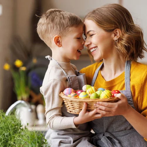 Νονά και νονός είναι όποιος απλόχερα χαρίζει αγάπη σαν γονιός