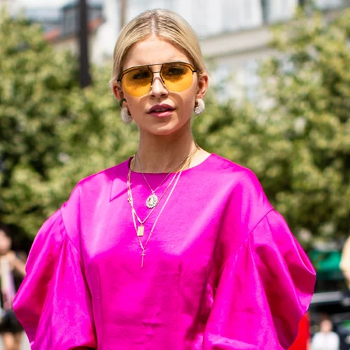 Τα κομψά maxi χρωματιστά φορέματα για να αντιμετωπίσεις την υψηλή θερμοκρασία με στιλ