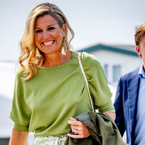 Η βασίλισσα Maxima φόρεσε το πιο φθινοπωρινό πανωφόρι από το ελληνικό brand Zeus + Dione