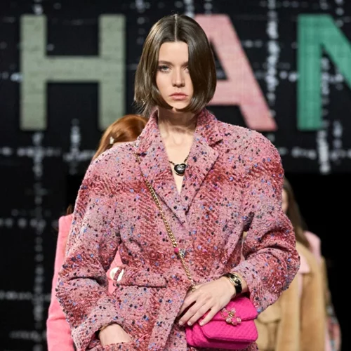 5 τάσεις που ξεχωρίσαμε από τη νέα F/W 22 συλλογή του οίκου Chanel