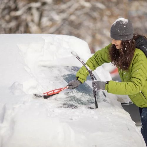 Απομάκρυνε το χιόνι με ασφάλεια, σύμφωνα με τις οδηγίες ορθοπεδικού
