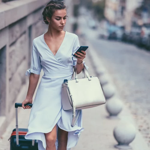 Eτοιμάζεις βαλίτσα για τριήμερο; Τα 7 beauty προϊόντα που δεν πρέπει με τίποτα να λείπουν απ' το νεσεσέρ σου