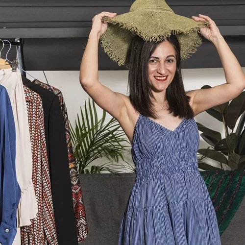 Πώς θα οργανώσεις ένα decluttering ρούχων στη βεράντα σου