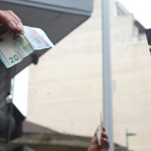 Θεσσαλονίκη | Ελεύθερος ο αστυνομικός που πυροβόλησε στο κεφάλι και σκότωσε τον 16χρονο Ρομά