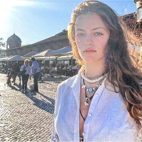 Γαία Μερκούρη | Τα άνετα looks που προτιμάει στην πόλη αλλά και στο νησί