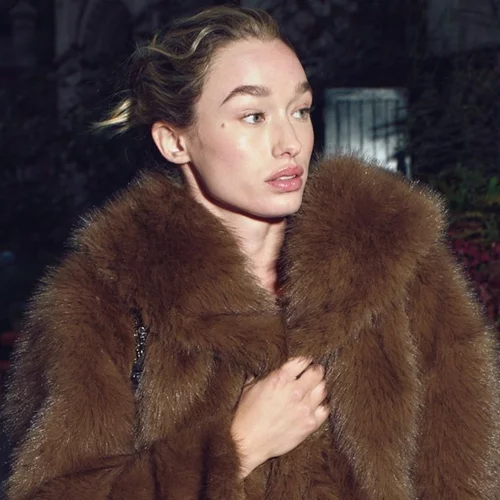 Το καφέ σετ από τη Zara είναι ό,τι πιο κομψό και άνετο θα φορέσεις τη νέα χρονιά