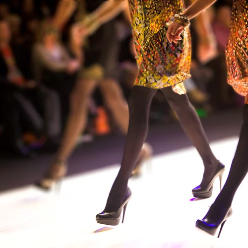 Επίδειξη μόδας - φόρος τιμής στον Alber Elbaz με τη συμμετοχή 44 σχεδιαστών και οίκων μόδας