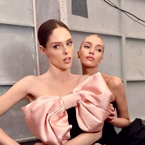 As seen on the runway | To ballerina bun είναι το πιο κομψό χτένισμα για day-to-night εμφανίσεις