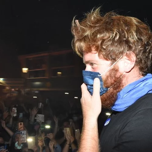 Ο James Καφετζής για το τρακάρισμα που είχε: "Έπιασε το τιμόνι κι έπεσε επάνω μας"