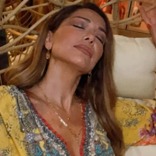 Η Δέσποινα Βανδή ποζάρει με μαγιό και αναπολεί τα παλιά χρόνια