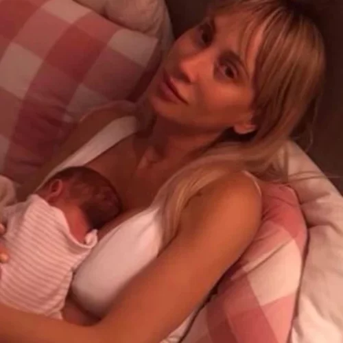 Μαρία Ματσούκα | Η φωτογραφία με τον γιο της μετά τον θηλασμό