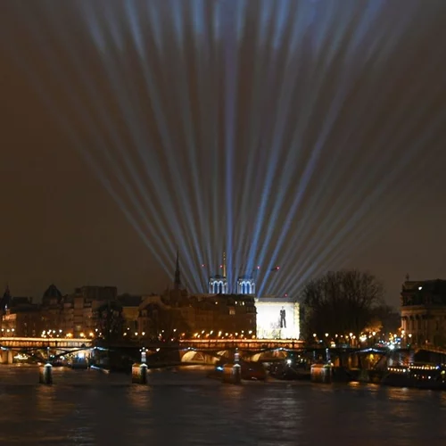 Παναγία των Παρισίων | Celebrities, royals και πολιτικοί αρχηγοί στην τελετή για την επαναλειτουργία της