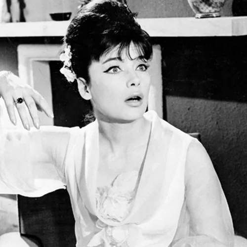 Εντυπωσιακή νύφη η Τζένη Καρέζη | Το σπάνιο κλικ με τον Σταύρο Νιάρχο ανήμερα του γάμου της