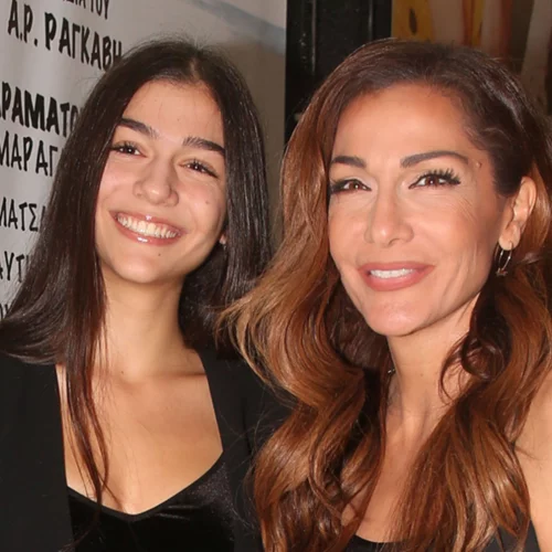 Η Μελίνα Νικολαΐδη έγινε 17 | Οι ευχές της Δέσποινας Βανδή και οι σπάνιες φωτογραφίες της